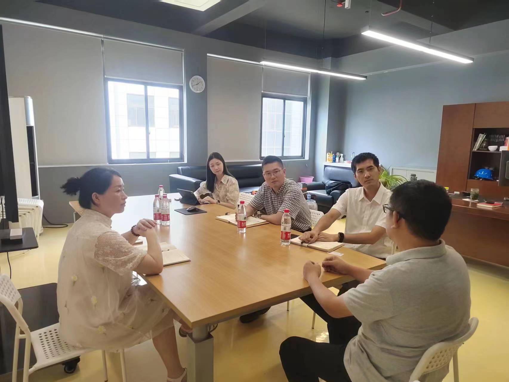 松江團(tuán)區(qū)委書記呂明遠(yuǎn)、副書記孫天騏來上海宜先調(diào)研